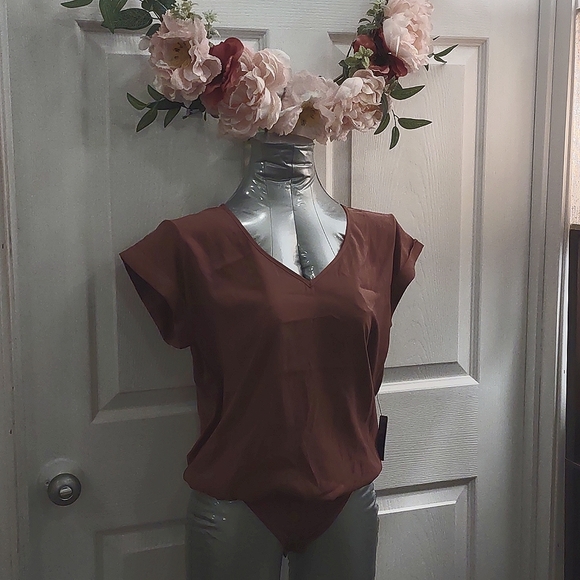 Express Tops - Satin V-neck dusty rose bodysuit size small